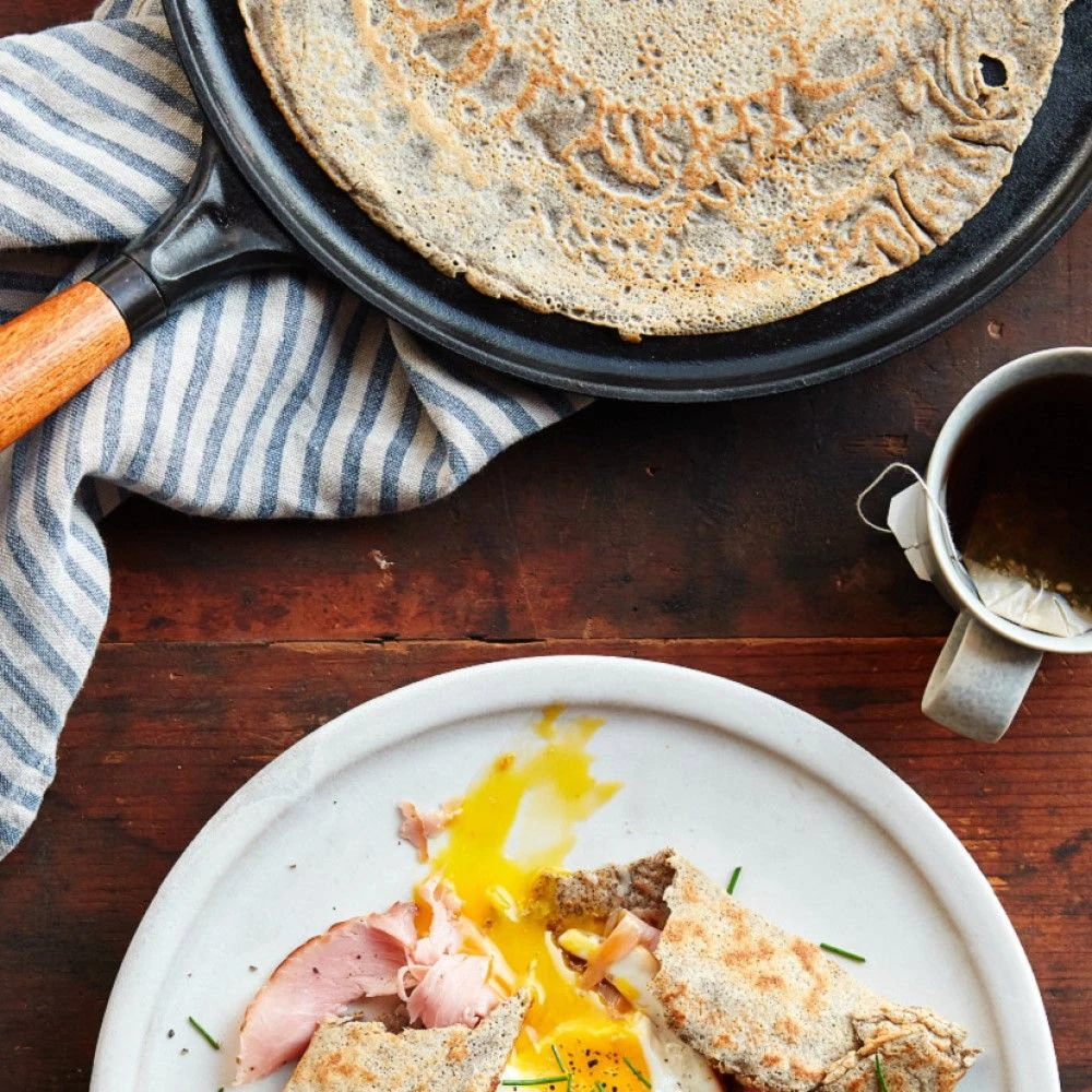 Staub 11" Cast Iron Crepe Pan With Spreader & Spatula | Matte Black 4 Staub 11" Cast Iron Crepe Pan With Spreader & Spatula | Matte Black - Image 4