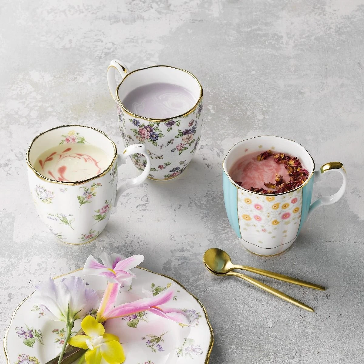 Royal Albert 100 Years 1900-1940 10-Piece Set | Regency Blue, Duchess, Spring Meadow, Mint Deco & English Chintz 7 Royal Albert 100 Years 1900-1940 10-Piece Set | Regency Blue, Duchess, Spring Meadow, Mint Deco & English Chintz - Image 7