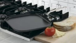 Cuisinart Chef's Classic Hard Anodized Nonstick 11" Square Griddle 5 Cuisinart Chef's Classic Hard Anodized Nonstick 11" Square Griddle -Kitchen Supplies 63020 hero