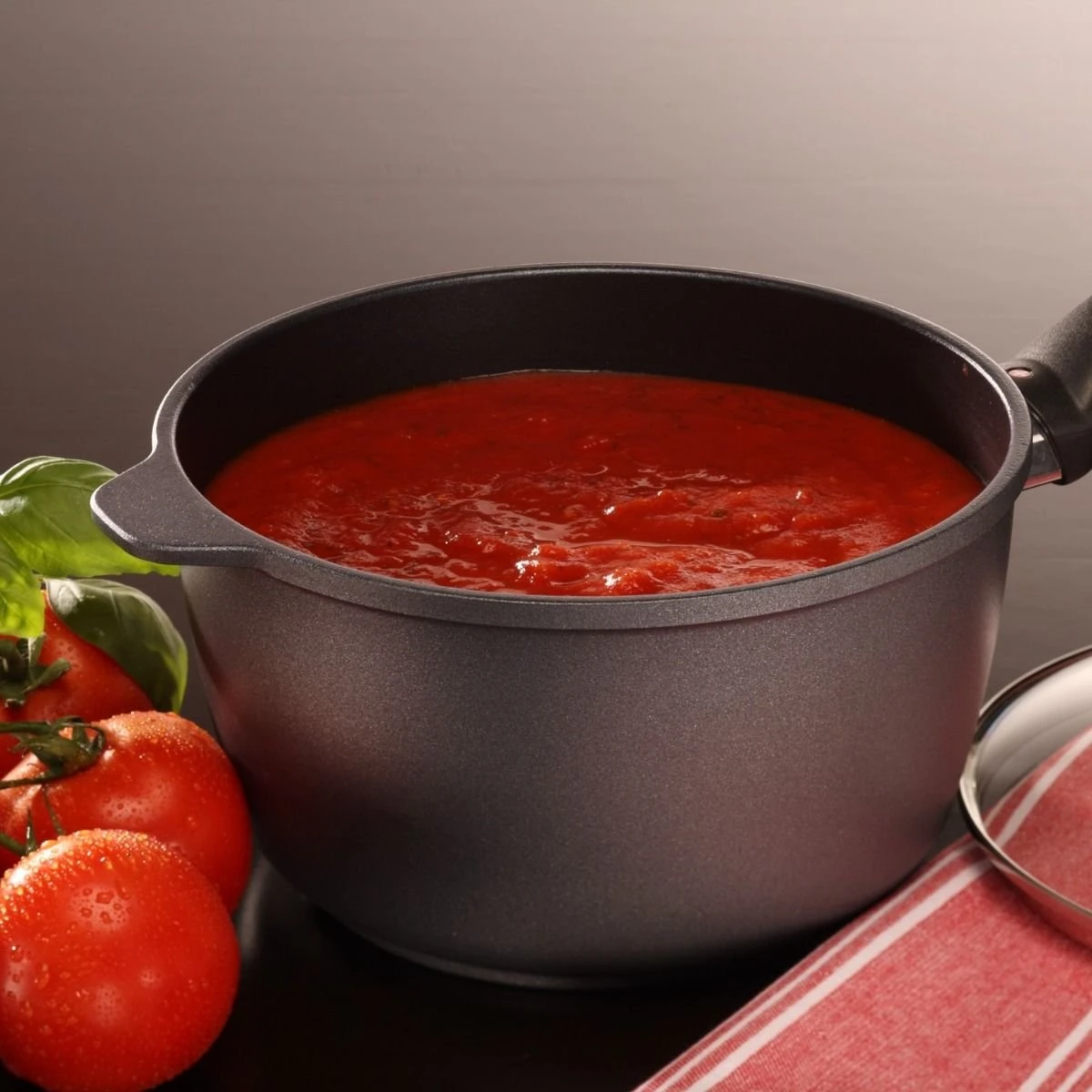 Swiss Diamond | HD Sauce Pan With Lid - 8" (3.2 Qt.) 5 Swiss Diamond | HD Sauce Pan With Lid - 8" (3.2 Qt.) - Image 5