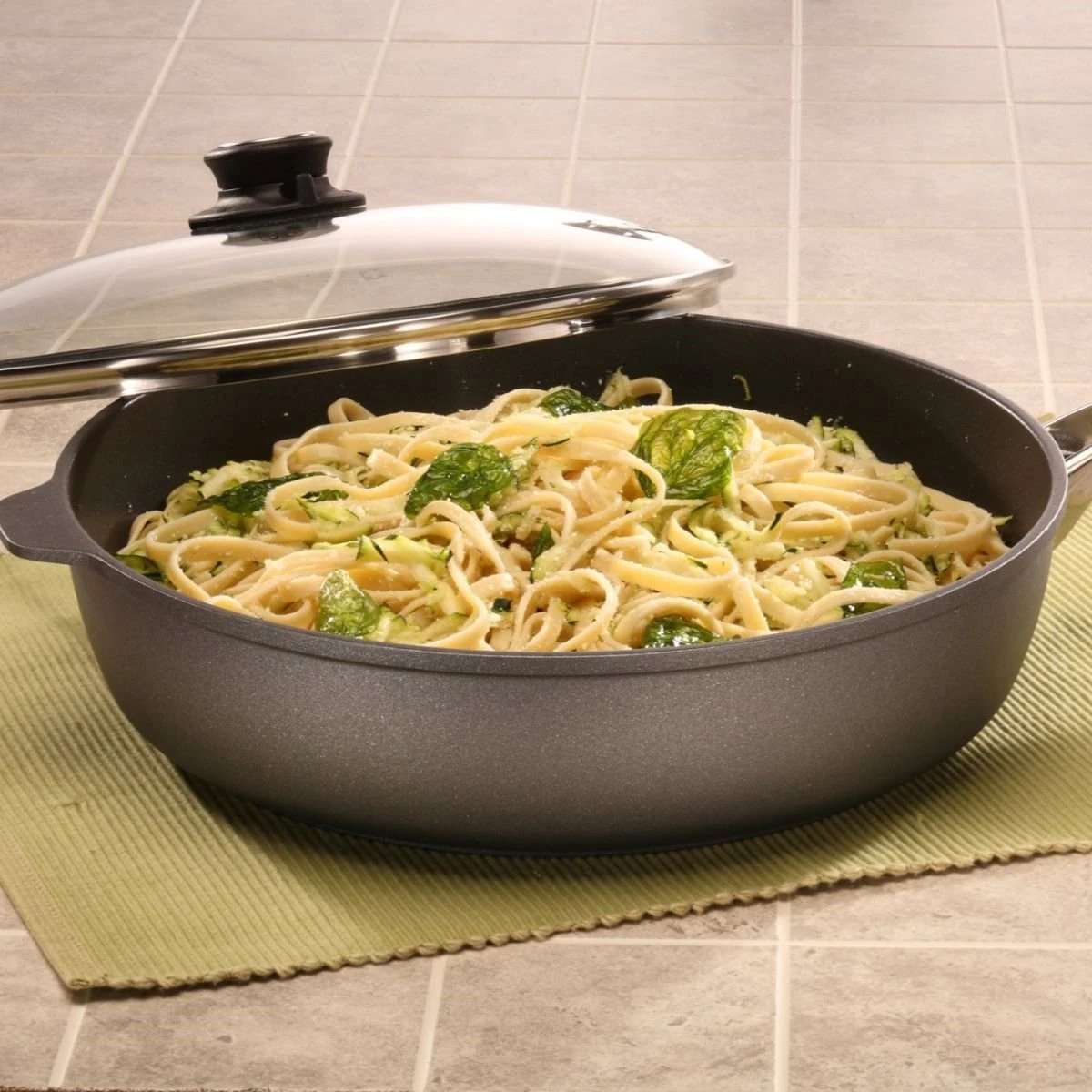 Swiss Diamond | HD Sauté Pan With Lid & Stainless Steel Handle - 12.5" (5.8 Qt.) 4 Swiss Diamond | HD Sauté Pan With Lid & Stainless Steel Handle - 12.5" (5.8 Qt.) - Image 4