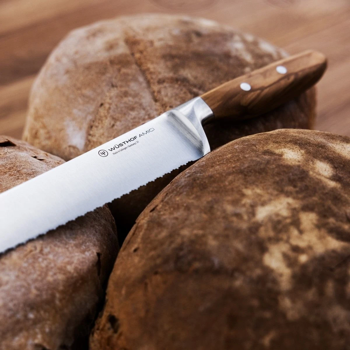 Wusthof Amici 9" Double-Serrated Bread Knife 3 Wusthof Amici 9" Double-Serrated Bread Knife - Image 3