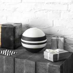 Villeroy & Boch La Boule 7-Piece Dinnerware Set | Black & White -Kitchen Supplies ieorpsw