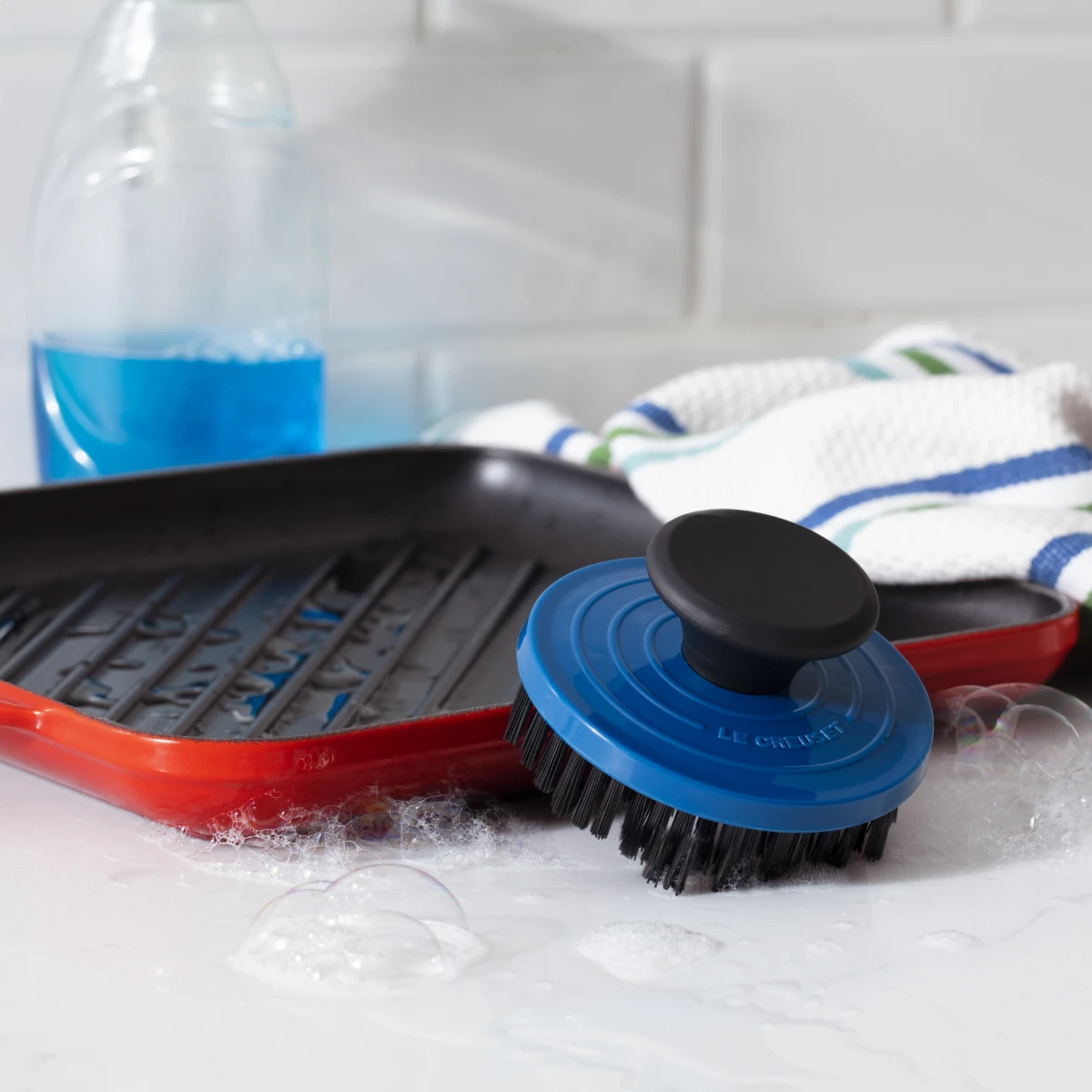 Le Creuset 9.5" Square Signature Enameled Cast Iron Grill Pan | Cerise/Cherry Red 4 Le Creuset 9.5" Square Signature Enameled Cast Iron Grill Pan | Cerise/Cherry Red - Image 4