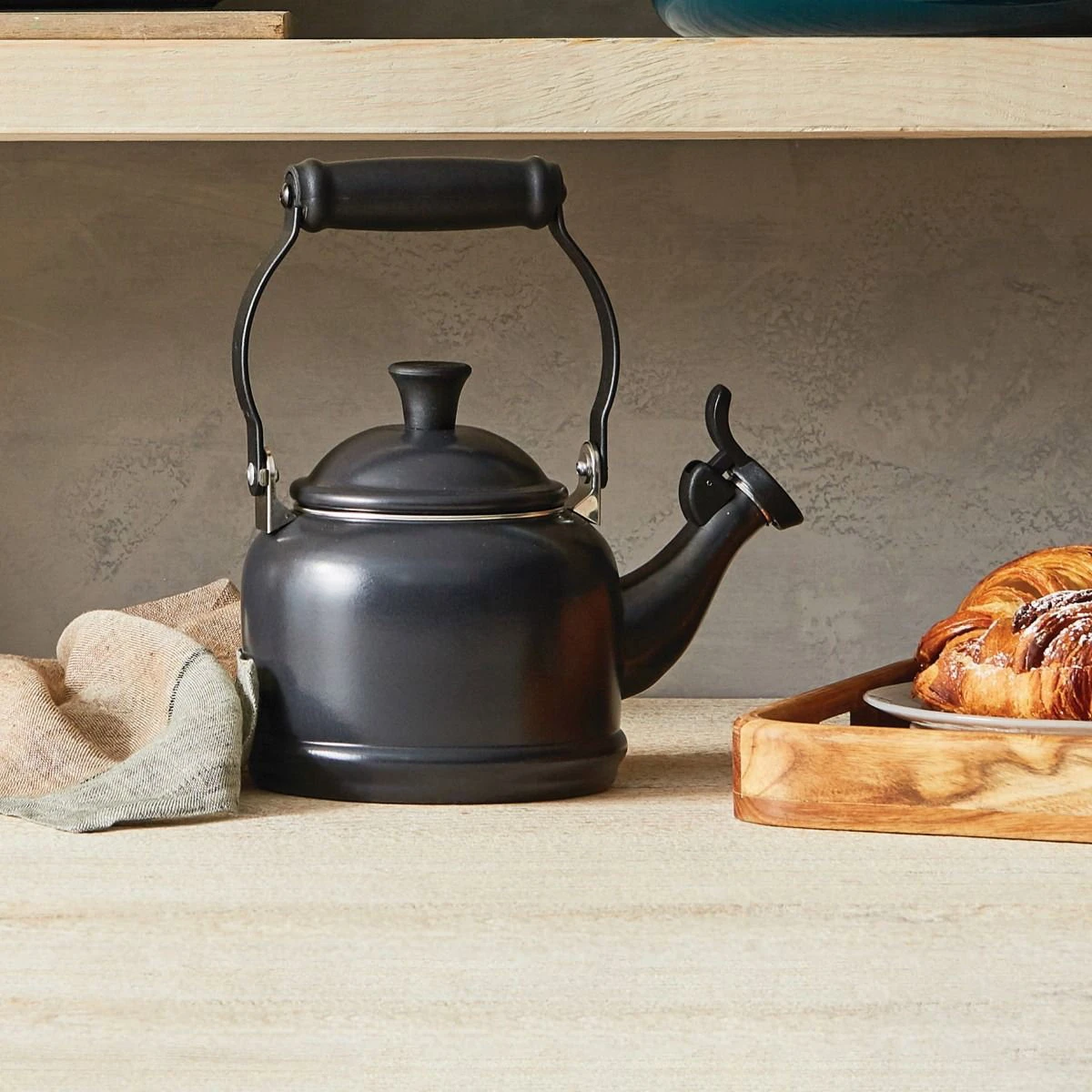 Le Creuset 1.25 Qt. Demi Kettle Tea Pot | Licorice 3 Le Creuset 1.25 Qt. Demi Kettle Tea Pot | Licorice - Image 3