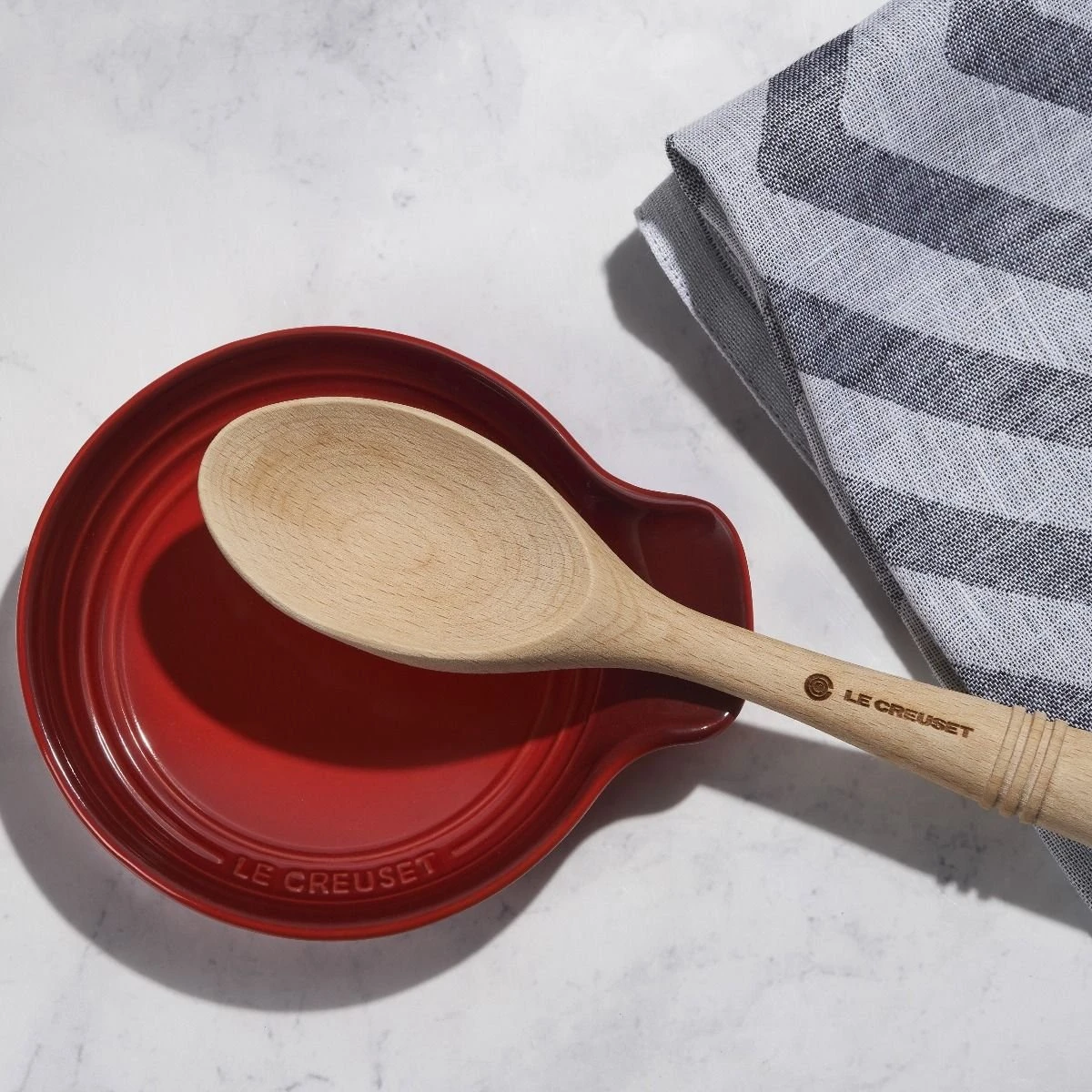 Le Creuset 6" Spoon Rest | Cerise/Cherry Red 3 Le Creuset 6" Spoon Rest | Cerise/Cherry Red - Image 3