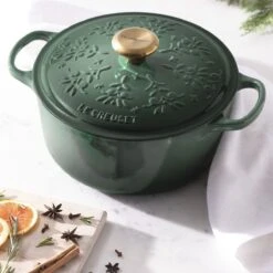 Le Creuset 4.5 Qt. Signature Dutch Oven | Noel (Artichaut) -Kitchen Supplies rs17644 22 lca q4 noelchristmastreerdo vert ret