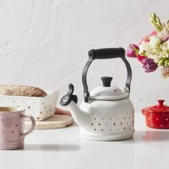 Le Creuset L'Amour Collection 1.25 Qt. Demi Kettle With Heart Applique | White -Kitchen Supplies rs18294 221017 lecreuset lamourcollection horiz ret