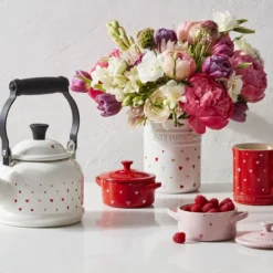 Le Creuset L'Amour 1 Qt. Utensil Crock With Heart Applique | White -Kitchen Supplies rs18294 221017 lecreuset lamourcollection horiz ret 2 2