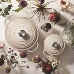 Le Creuset 4.5 Qt. Round Signature Dutch Oven With Stainless Steel Knob | Meringue White -Kitchen Supplies rs9169 spring 2019 meringueflowers 1130 2
