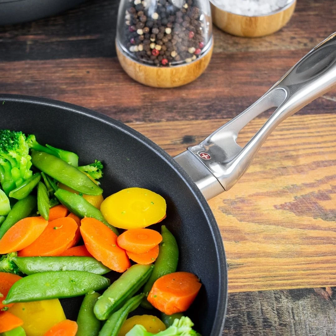 Swiss Diamond | HD Fry Pan With Stainless Steel Handle - 9.5" 5 Swiss Diamond | HD Fry Pan With Stainless Steel Handle - 9.5" - Image 5